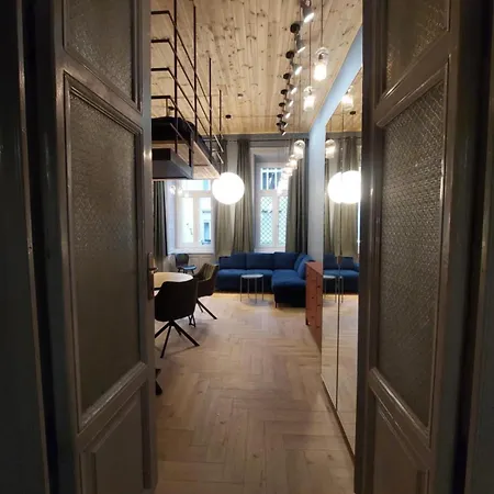 A Somogyi With 0-24-7 Self Check In-out * 布达佩斯