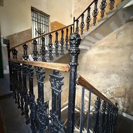 A Somogyi With 0-24-7 Self Check In-out 布达佩斯