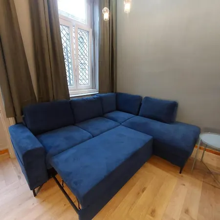 A Somogyi With 0-24-7 Self Check In-out 布达佩斯